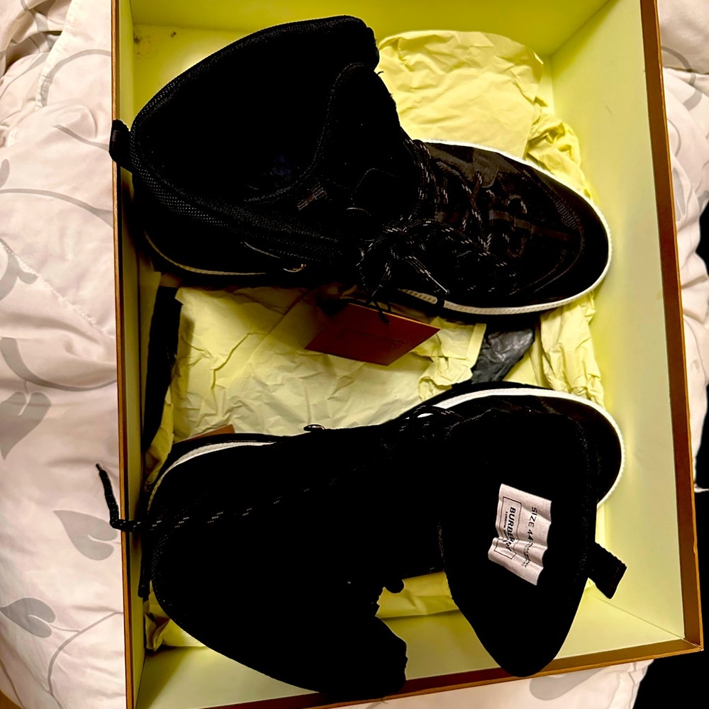 Boots Burberry brand new